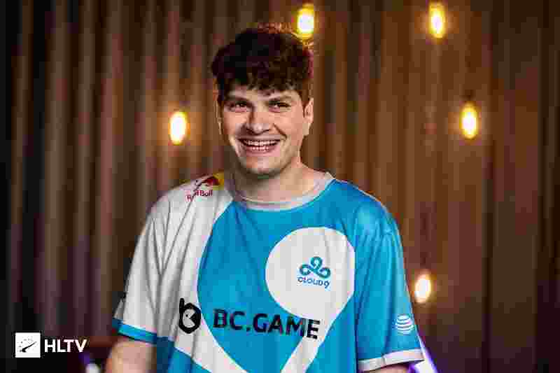 雄鹿倚重 雄鹿倚重